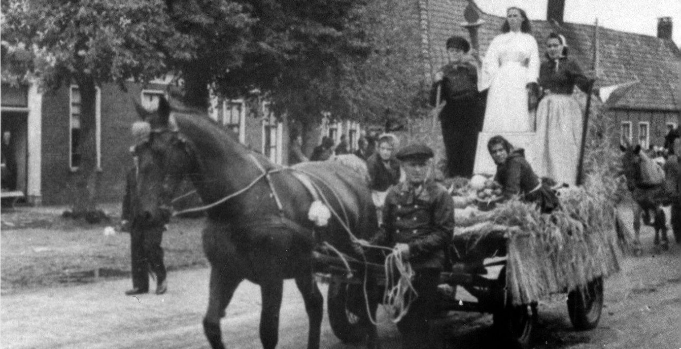 Bevrijdingsoptocht 31-8-1945 Roden